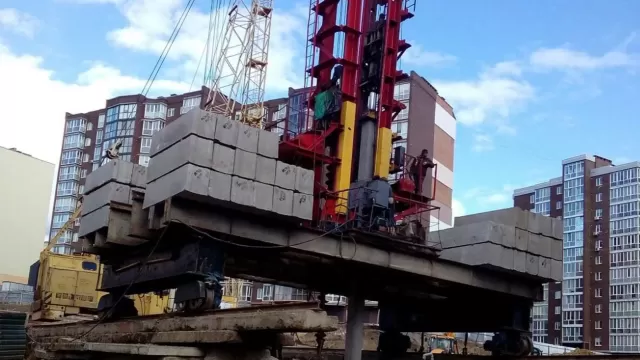 Вдавлювання паль